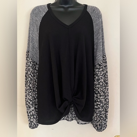 Daytrip Black and White Long Sleeve Sweater/Blouse - Picture 1 of 3